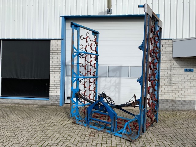 4261147 a.jpg